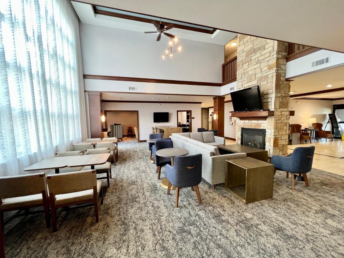 Staybridge Suites Milwaukee West-Oconomowoc By Ihg Exterior foto